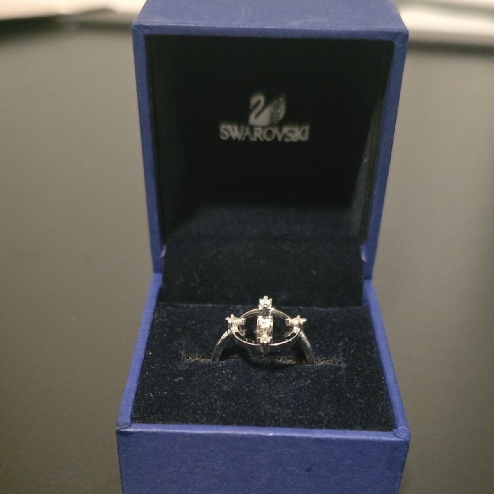 Swarovski Silver and Black Ring - Picture 4 of 6